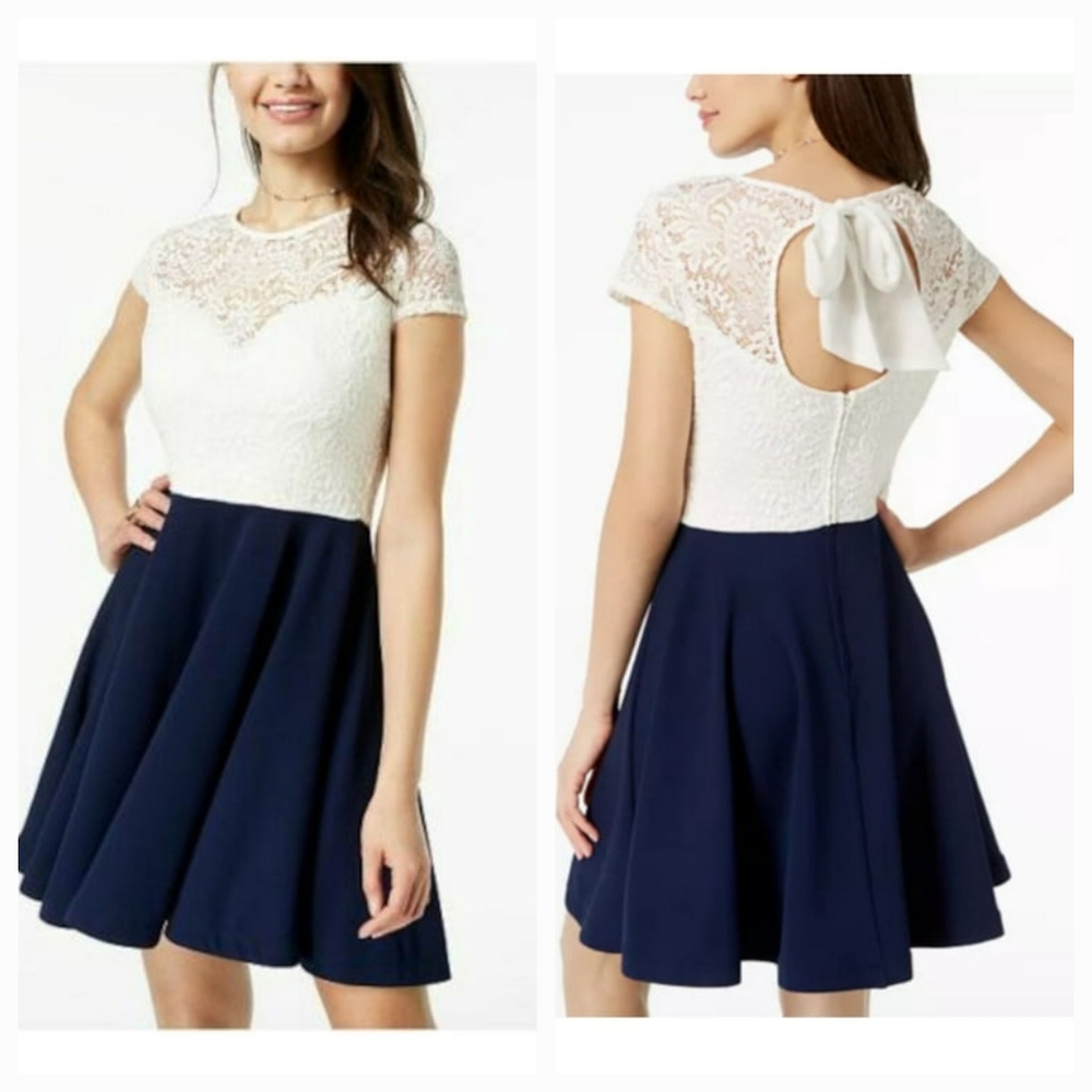 B. Darlin Navy and White Short Sleeve Padded Bra Dress. Size 7/8 (Juniors)